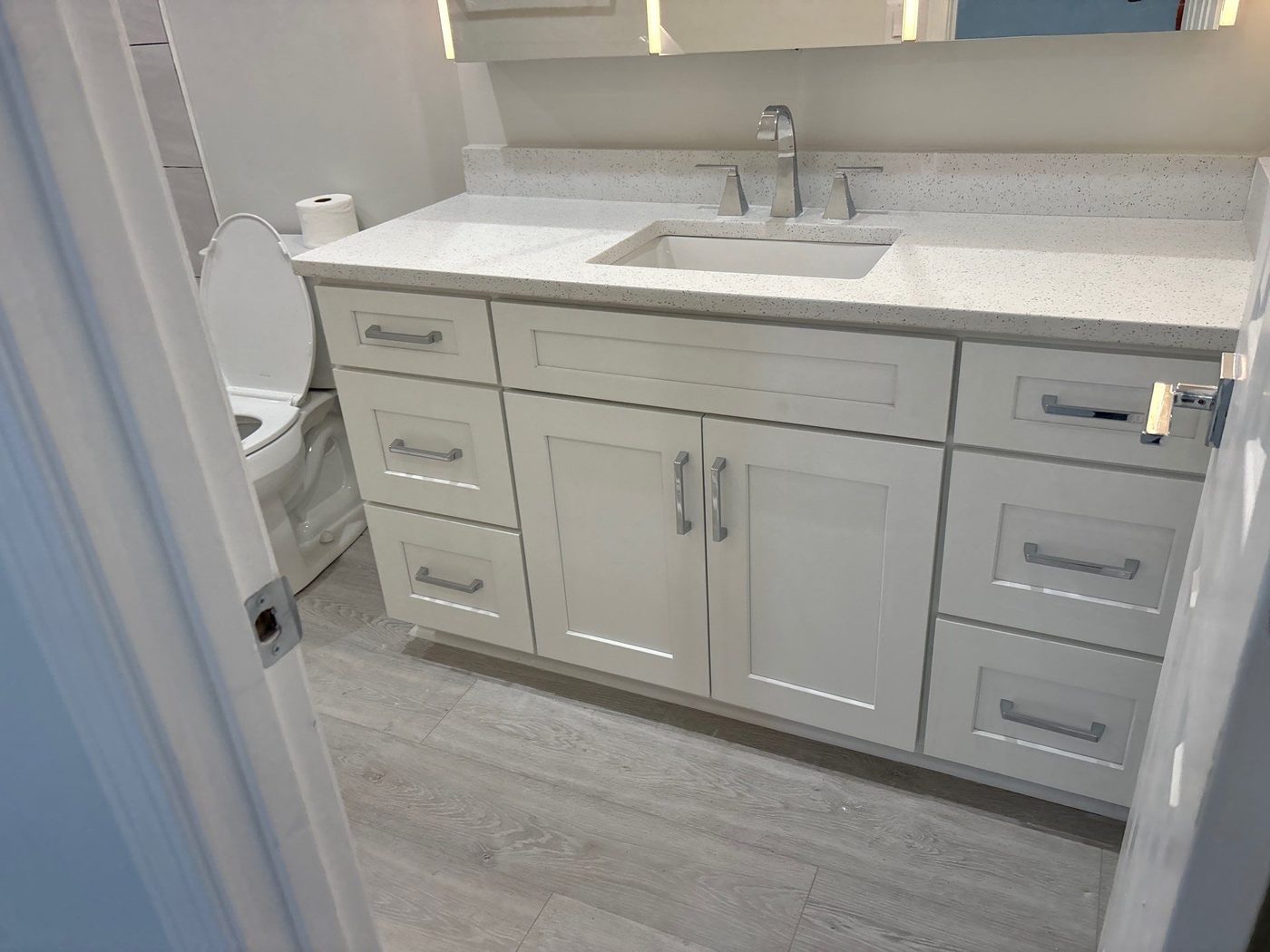 White & quartz bathroom
