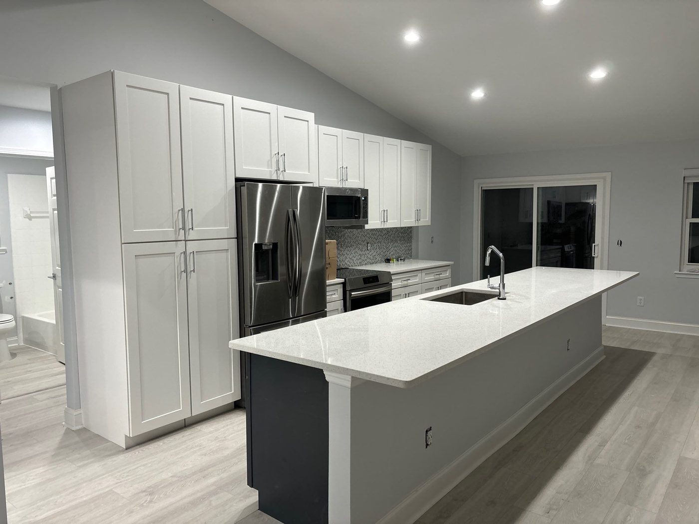 Full kitchen
